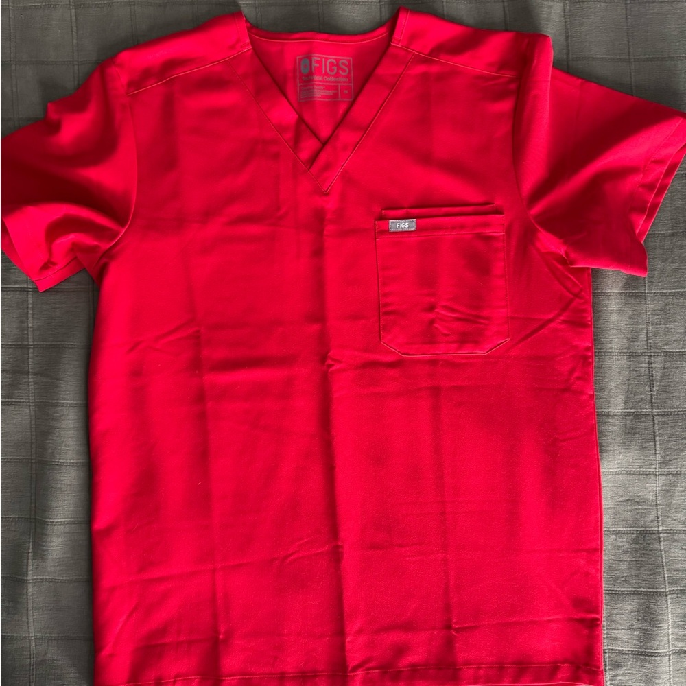 Figs Men's Leon Scrub Top in Winning Red